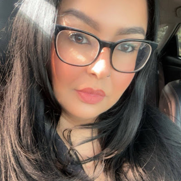 Meet your Posher, Cindy - Picture 1 of 1